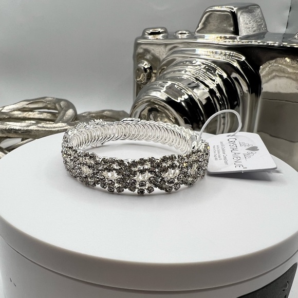 Crystal‎ Avenue Spring Action Crystal Bracelet NEW - Picture 1 of 5
